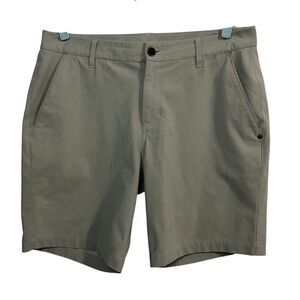 Vuori Men's Flat Front Shorts - Olive